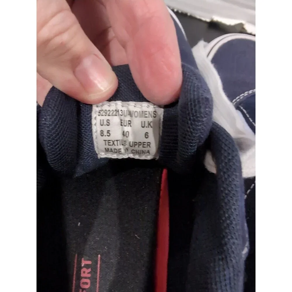 LEVI'S LANCE CANVAS SNEAKERS WOMEN'S SIZE 8.5 CUSHION INSOLE NAVY WHITE EUC